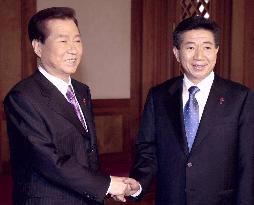 S. Korea's President-elect Roh meets with President Kim